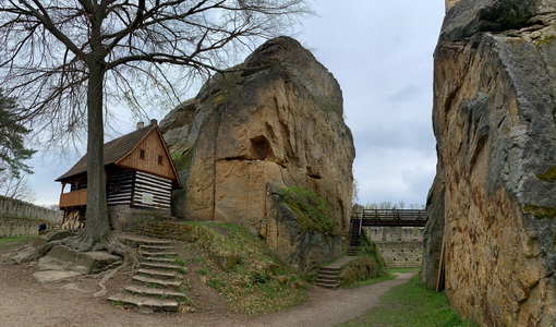 Nádvoří hradu Helfenburk