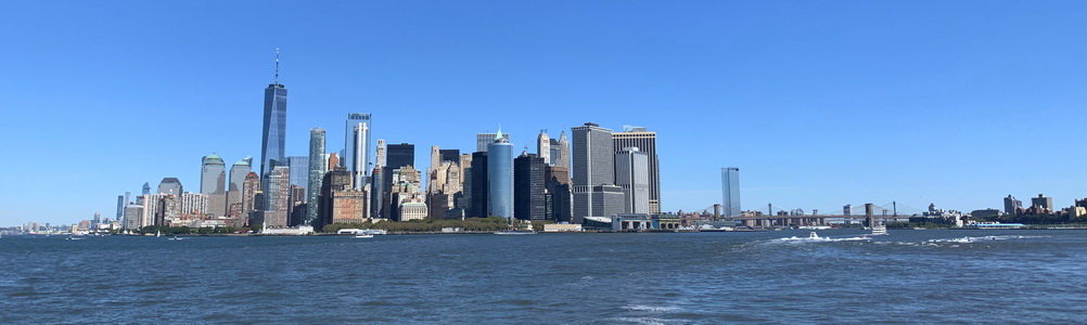 Vzdalující se a přibližující se panorama New Yorku se opravdu neokouká...