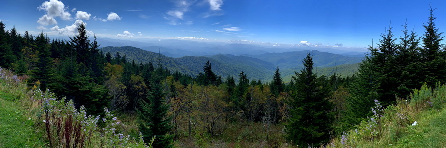 Titulní fotografie k Cestě do Ameriky je z vyhlídky hory Clingmans Dome