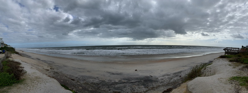 Zamračený Atlantik u pobřeží St. Augustine